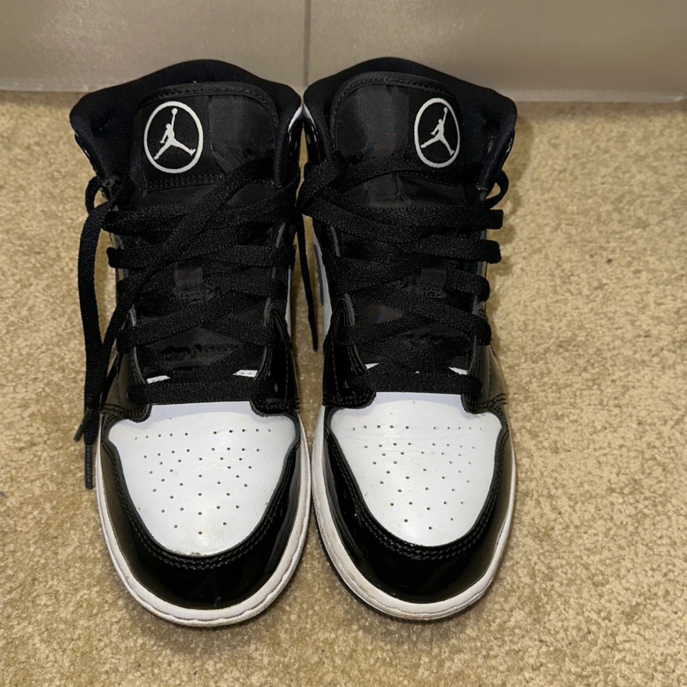 Air Jordan 1 Mids “Carbon”